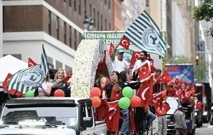New York’ta Türk kültürü rüzgârı esecek: 42. Türk Günü Yürüyüşü 17 Mayıs’ta