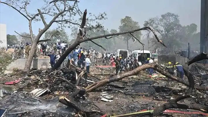 Hindistan'da düşen uçağın havalandıktan sonra arızalandığı iddiası haberinin görseli