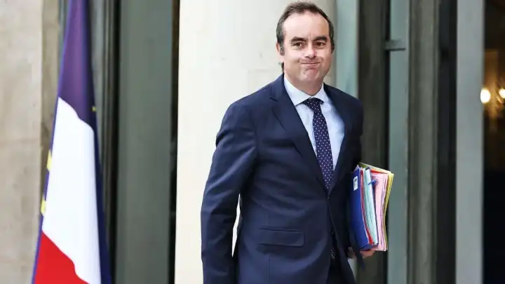 Fransa’da siyasi kriz sona mı eriyor? Sebastien Lecornu yeniden başbakanlık görevini kabul etti