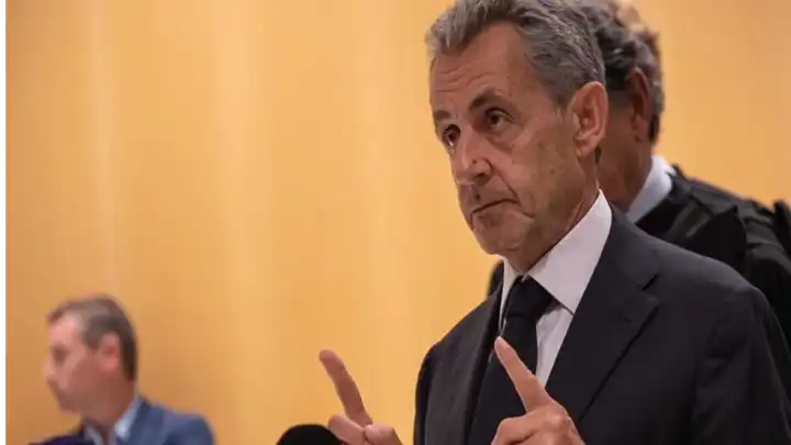 Sarkozy, yolsuzluk davasında hapse girdi