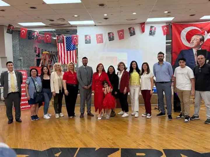 New Jersey’de 23 Nisan coşkusu: Salonlar taştı, çocuklar bayramı doyasıya yaşadı