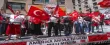 New York'ta Türk Bayraklarıyla Coşkulu Yürüyüş: 42. Türk Günü Gururla Kutlandı haberinin görseli