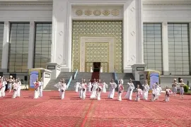 Türkmenistan’da Aşkabat Şehir Günü için görkemli kutlama