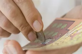 Piyangodan büyük ikramiyeyi vurdu: Az daha canından oluyordu